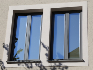 Aluminium ablakok egy videki hazban Hogyan sikerult a modern megjelenest osszhangba hozni a termeszetes kornyezettel - t-ablak.hu